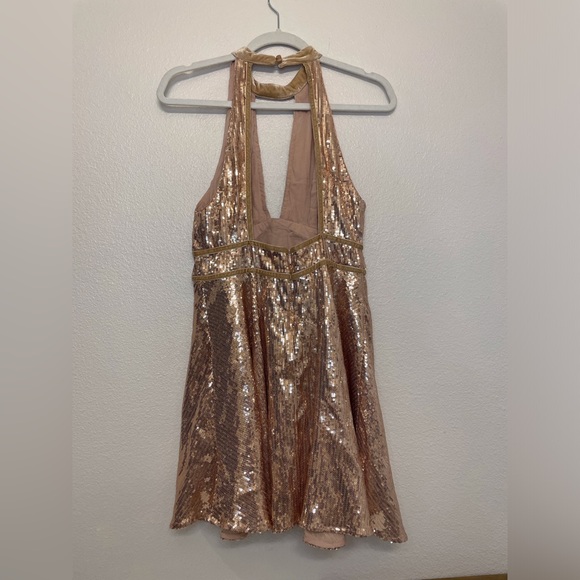 Free People Film Noir Sequin Mini Halter Dress in Rose Gold Size 6 - Picture 6 of 11